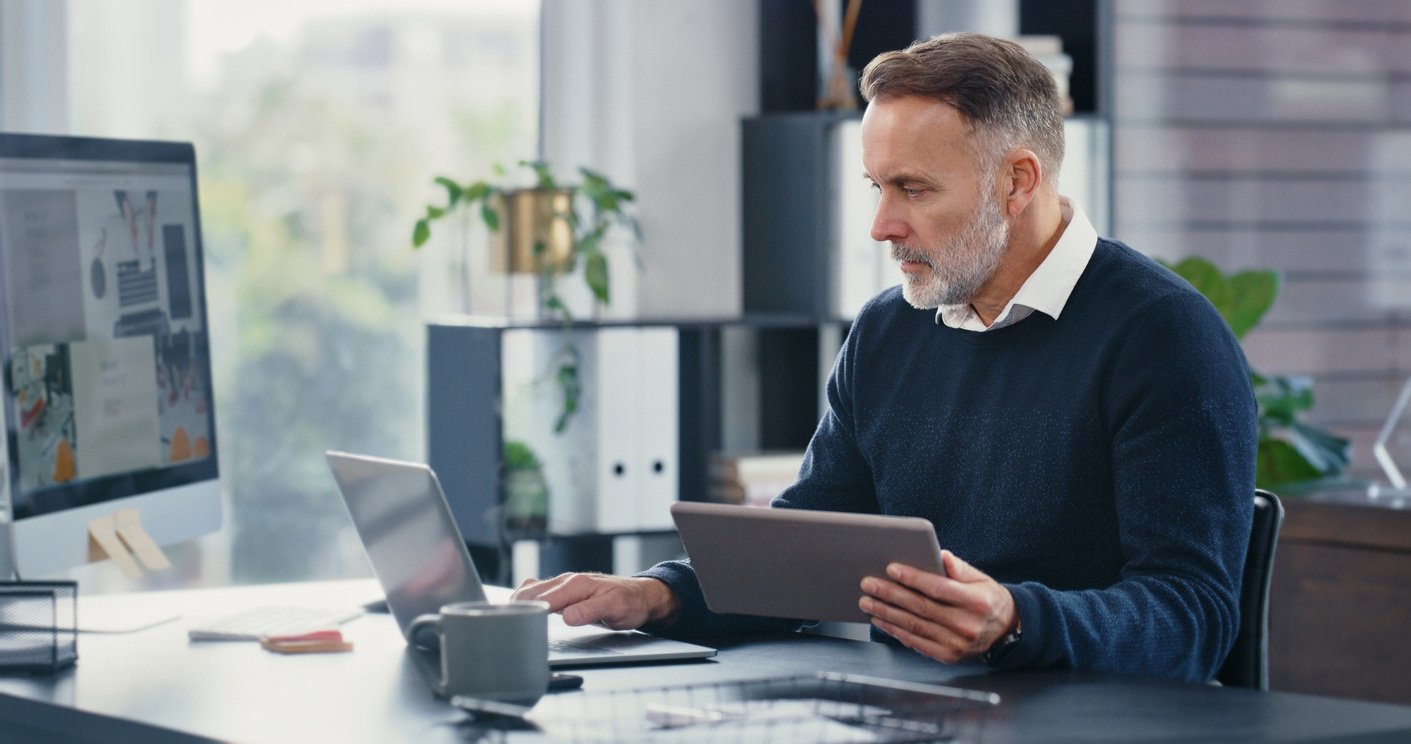 Bonfy-Image-Man-On-Computer